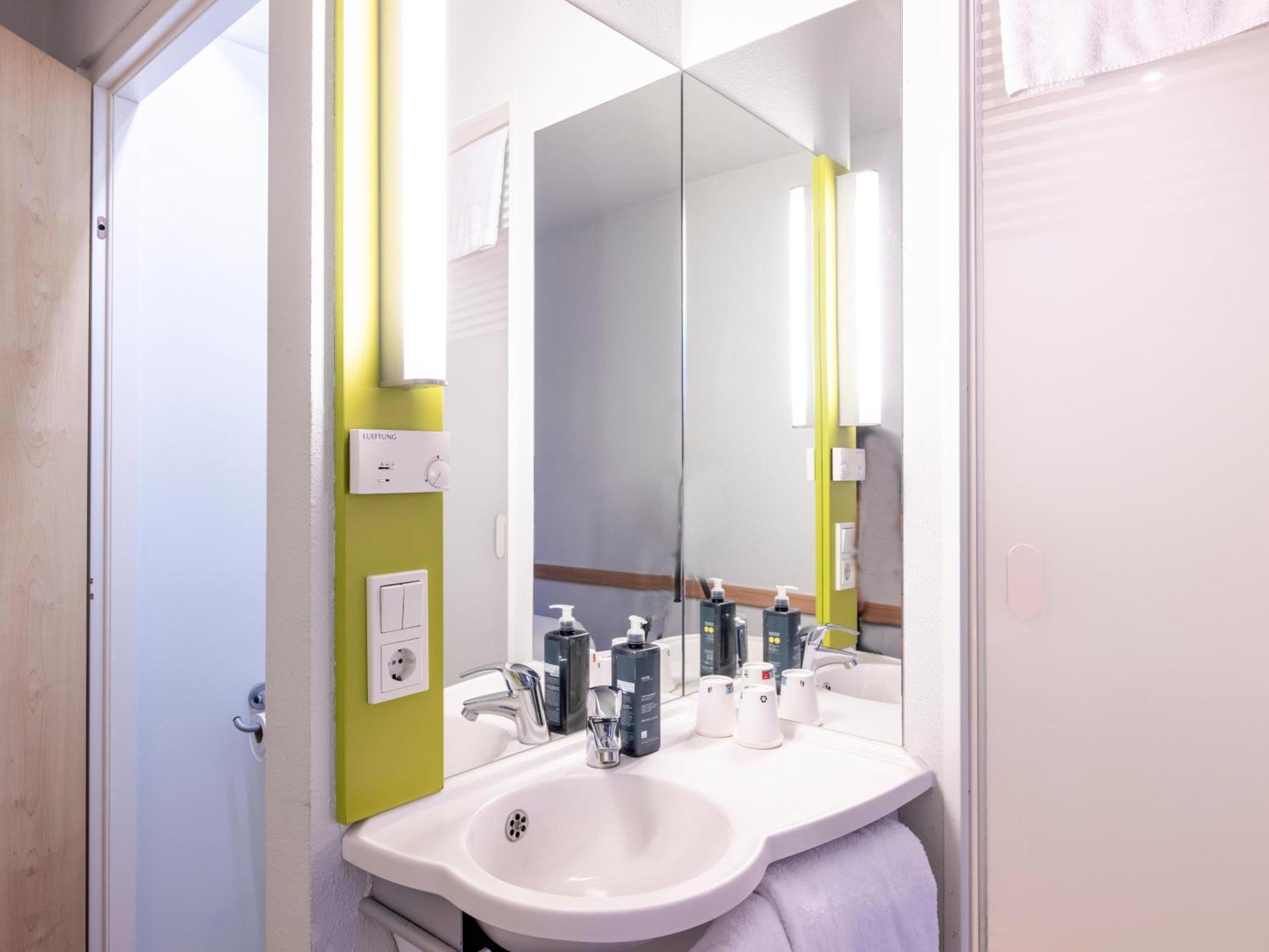 B&B Hotel Bremen-Sued Экстерьер фото
